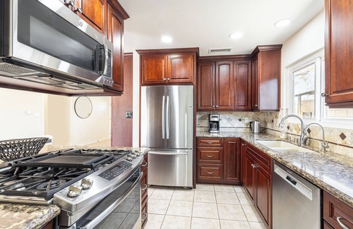Simi Valley Casa | Newly Remodeled Charming House in Simi Valley, AC, Large Backyard, Pet Friendly