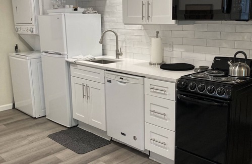North Buttercup Creek Casa | Newly remodeled cottage apartment, country feel but in the center of town.