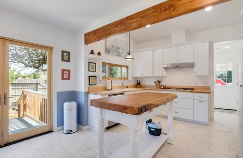 Dundee Casa | Newly remodeled dog-friendly 2 bedroom wine country home in the heart of Dundee