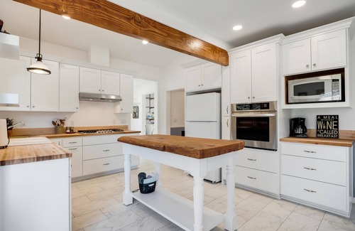 Dundee Casa | Newly remodeled dog-friendly 2 bedroom wine country home in the heart of Dundee