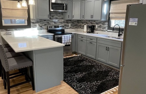 Cashton Otro | Newly remodeled Farmhouse with Country Charm! Sleeps 10 people comfortably