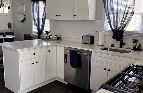 Brockton Casa | Newly Remodeled Home Minutes away from Boston.