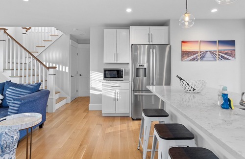 Middletown Casa | Newly remodeled home-Stay close to beach w/easy access to Newport