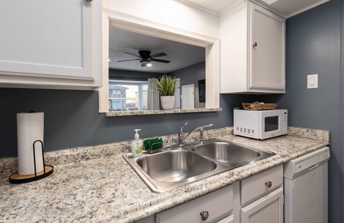 Irving Apartamento | Newly Remodeled Irving GEM 1BR!