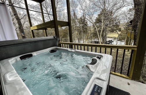 Golden Casa | Newly remodeled Lake Front Cabin Hot Tub Arcade 2 Fire pit areas TRIPLE Decks