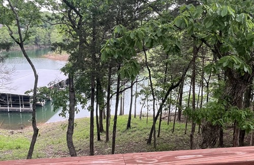 Golden Casa | Newly remodeled Lake Front Cabin Hot Tub Arcade 2 Fire pit areas TRIPLE Decks