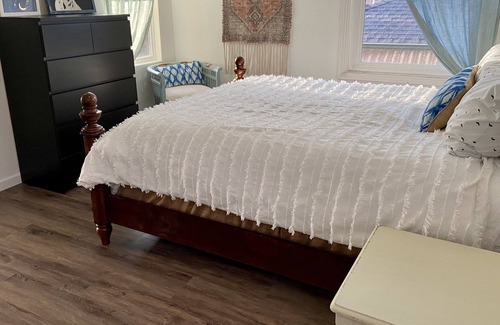 San Carlos Casa | Newly Remodeled! Large Bright Modern House Central