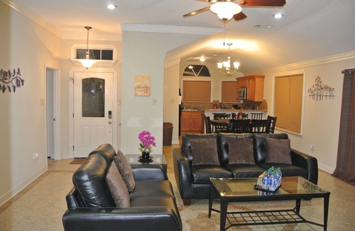 Braithwaite Casa | Newly Remodeled Luxurious N Spacious Home. 4BR+2BA/2Kings+3Queens/ Clean+Comfy!!