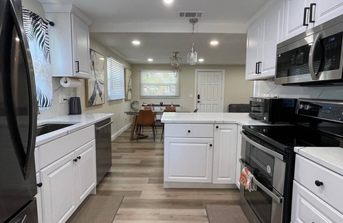Sun Bay South Casa | Newly Remodeled Luxe Retreat