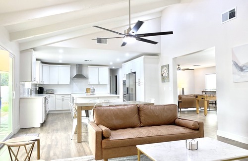 Raskin Estates Casa | Newly Remodeled Luxury Home, Heated Pool, All Amenities, Fun Entertainment