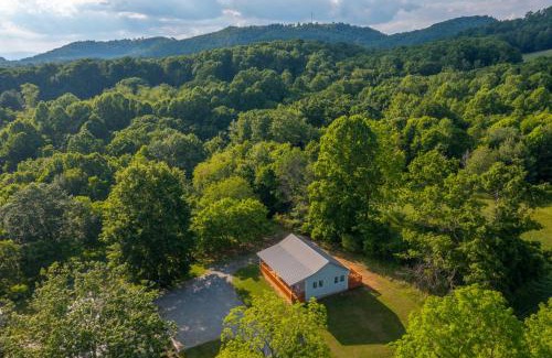 Sparta Casa | Newly remodeled luxury cottage with mountain views