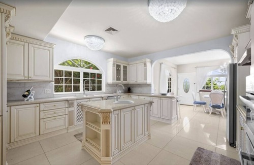 Kamehame Ridge Casa | NEWLY REMODELED Mansion with Central A/C, Pool & Jacuzzi overlooking the Ocean