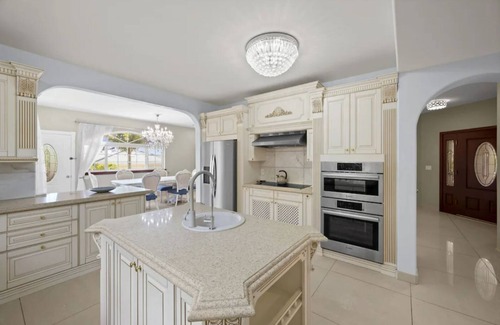 Kamehame Ridge Casa | NEWLY REMODELED Mansion with Central A/C, Pool & Jacuzzi overlooking the Ocean