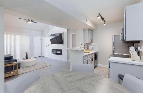 Spring Valley Condominio | Newly Remodeled Modern Elegance with perfect Central Location