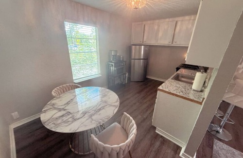 Northside Apartamento | Hidden Gem w/Fast WiFi & Free Parking
