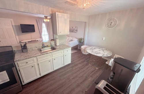 Northside Apartamento | Hidden Gem w/Fast WiFi & Free Parking