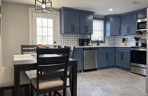Mission Casa | Newly remodeled, private house/ NEW JACUZZI-mins from highway