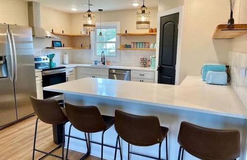 Kings Grant Casa | Newly Remodeled - Sleeps 8! Remodeled