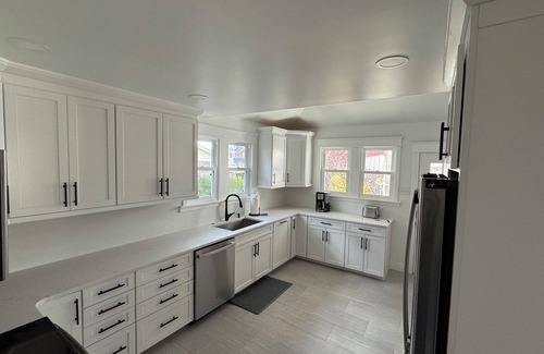 Phoenixville Casa | Newly remodeled Spacious 4-BM house in Phoenixville with OS parking/ central, AC