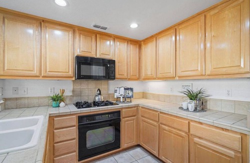 Communications Hill Casa | Newly Remodeled Townhouse Communication Hill