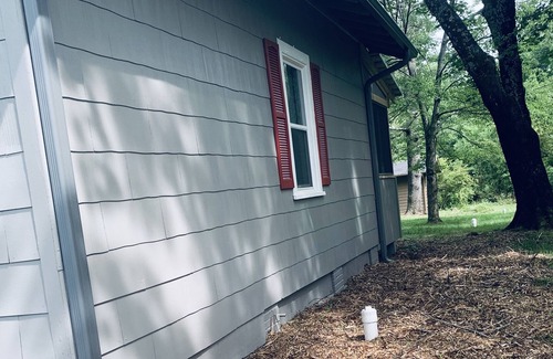 Hendersonville Cabaña | Newly Remodeled Hideaway