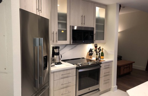 Olympic Valley Condominio | Condominio remodelado con las mejores vistas del pueblo.