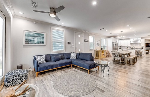 Rockport Casa | Newly remodeled waterfront home with 2 decks & swim spa - near beach