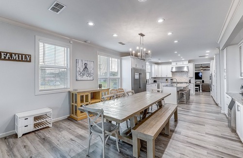 Rockport Casa | Newly remodeled waterfront home with 2 decks & swim spa - near beach