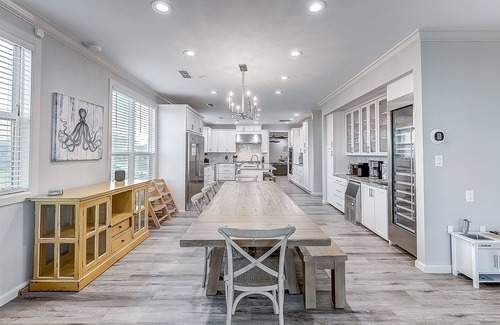 Rockport Casa | Newly remodeled waterfront home with 2 decks & swim spa - near beach