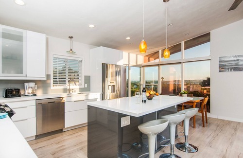 La Jolla Mesa Casa | ¡Recientemente remodelado con aire acondicionado y vistas del centro de Ocean y Bay!