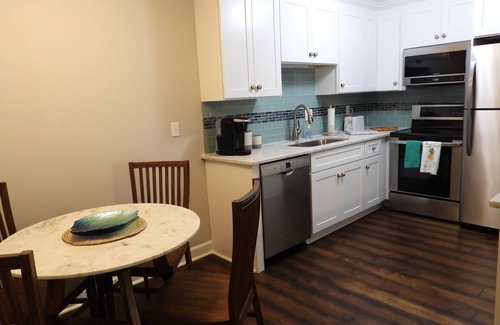 Demere Park Condominio | Condominio costero recientemente remodelado