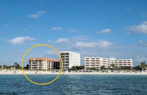 Belle Vista Apartamento | NEWLY Reno Beach Condo The beach is your backyard