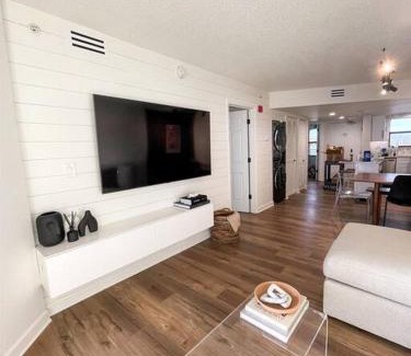 Belle Vista Apartamento | NEWLY Reno Beach Condo The beach is your backyard
