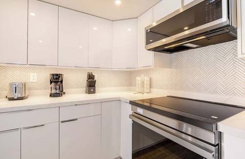 Waikiki Apartamento | Newly Reno’d Oceanview Luxe Stay w/ Free Parking