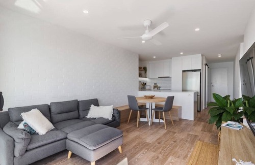 Alexandra Headland Apartamento | Newly renovated beach front unit. Views to die for