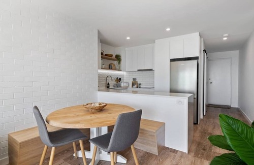 Alexandra Headland Apartamento | Newly renovated beach front unit. Views to die for