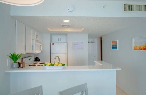 Atlantic Beach Condominio | Newly Renovated Ocean Front 2 BD 2 BR