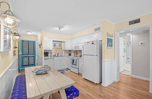 Windy Hill Condominio | Newly Renovated 2BR/2BA Ocean View Condo with pool!! Central Location!!