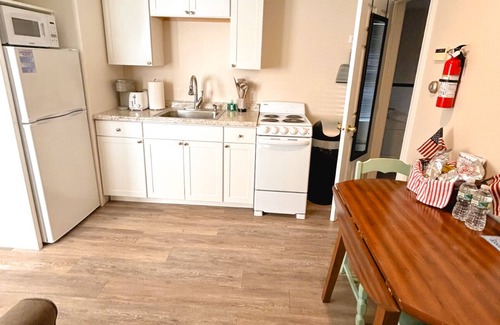 Old Orchard Beach Apartamento | NEWLY RENOVATED! Steps From the Sand & Short Walk to the Pier
