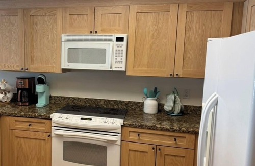 Panama City Beach Complejo | Newly renovated, Palm Beach inspired family retreat at Boardwalk Beach Resort.