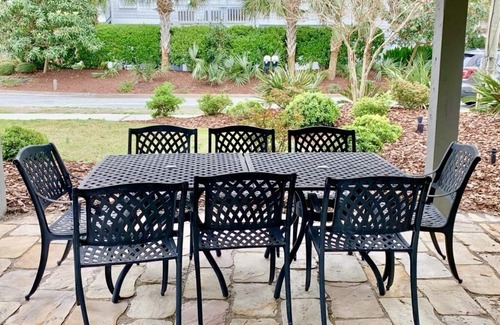 Wrightsville Beach Condominio | Segunda fila, condominio recientemente renovado. Pasos hacia el océano, el sonido y la ciudad.