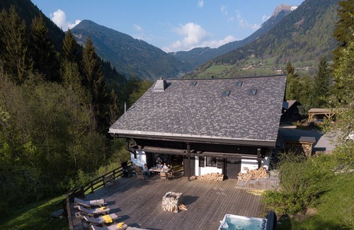 Saint-Jean-dʼAulps Chalet De Esquí | Chalet recientemente renovado, lujoso, espacioso y característico en St Jean d'Aulps