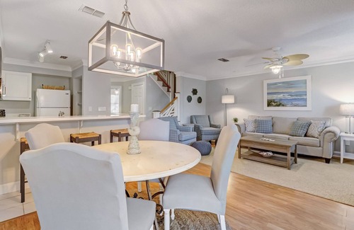 Amelia City Villa | ¡NUEVO LISTADO! Precioso condominio de veleros en Summer Beach Resort!