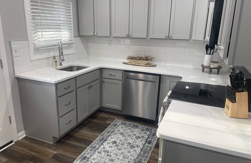 New Castle Casa | Newly renovated Chic & cozy 3 Bedroom Ranch house close to I-95