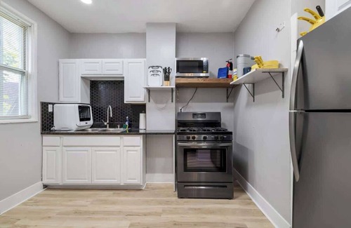 Pittsburgh Apartamento | Newly Renovated 1 BR 1 BA in Highland Park!