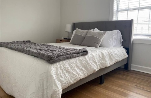South Hyde Park Casa | Newly renovated 2 bed unit