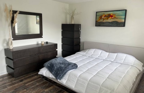 Mount Airy Condominio | Newly Renovated 2 Bed Condo mins from Downtown!