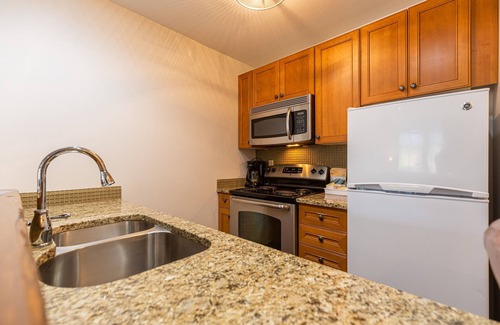 East Kootenay Condominio | Newly Renovated 2 Bedroom Ski In / Out l Sleeps 5 Adults