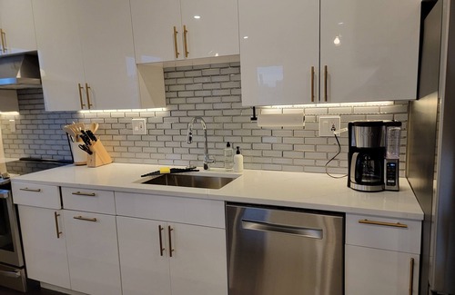 South Boston Condominio | Newly renovated 2 br/2ba with office retreat within the heart of South Boston