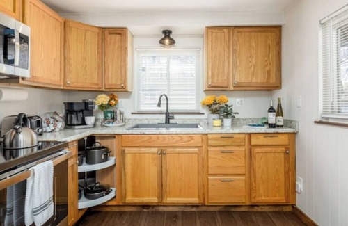 Buckeye Lake Cabaña | Newly renovated 2-bedroom cottage by the lake